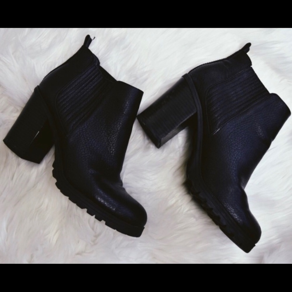 NWOT Chunky Black Ankle Booties